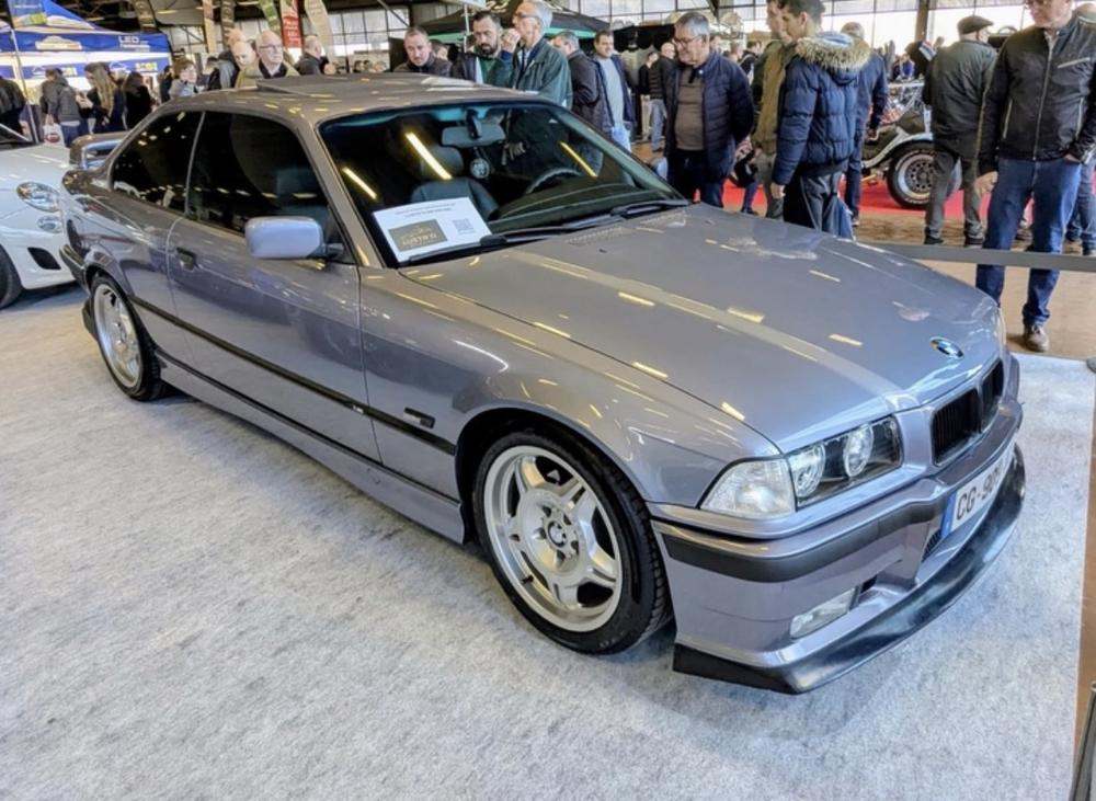 BMW Série 3 coupé au salon auto — carrosserie nettoyée par Lustr'o Detailing