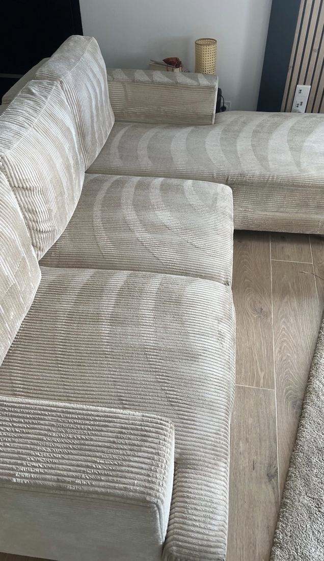 Canapé beige velours côtelé nettoyé par Lustr'o Detailing à domicile