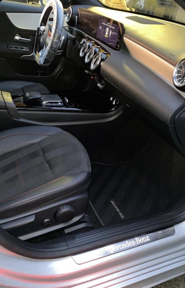 Intérieur Mercedes AMG — cockpit premium nettoyé