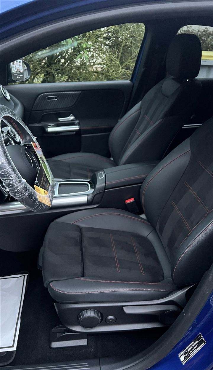 Intérieur Mercedes EQA nettoyé en profondeur