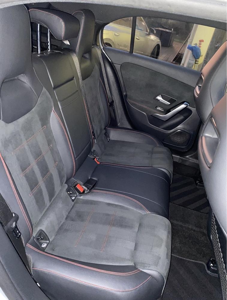 Sièges arrière Mercedes Classe A — cuir et alcantara